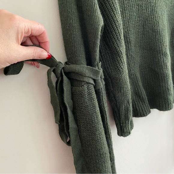 SILENCE + Noise Urban outfitters Olive green bell sleeve cropped crew sweater - Picture 6 of 12